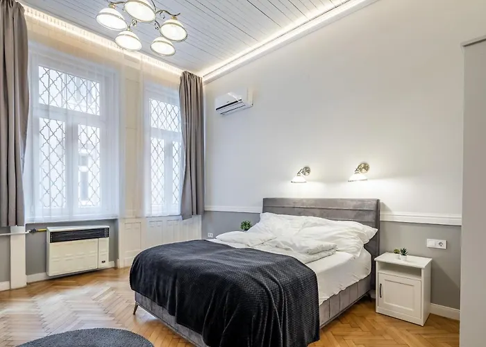 Luxurious At Center *