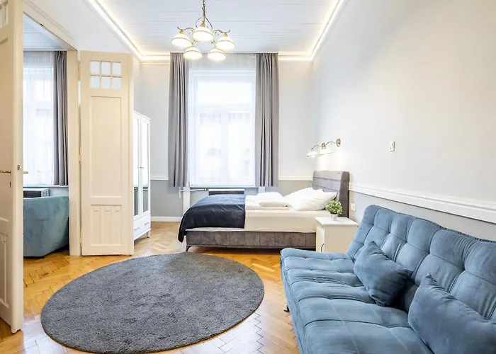 Luxurious At Center *