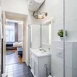 Luxurious At Center Apartament
