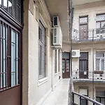 Luxurious At Center Apartament *