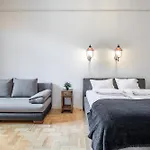 Luxurious At Center Apartament