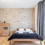 Luxurious At Center Apartament