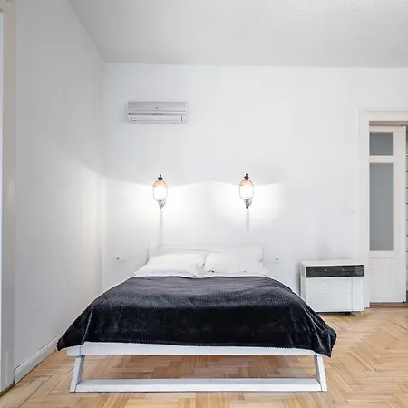 Luxurious At Center *